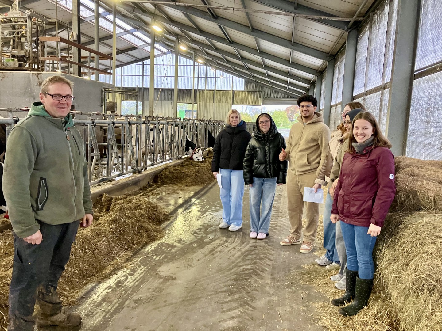 Geographie Exkursion der Q3: Besuch des landwirtschaftlichen Betriebs Geißler